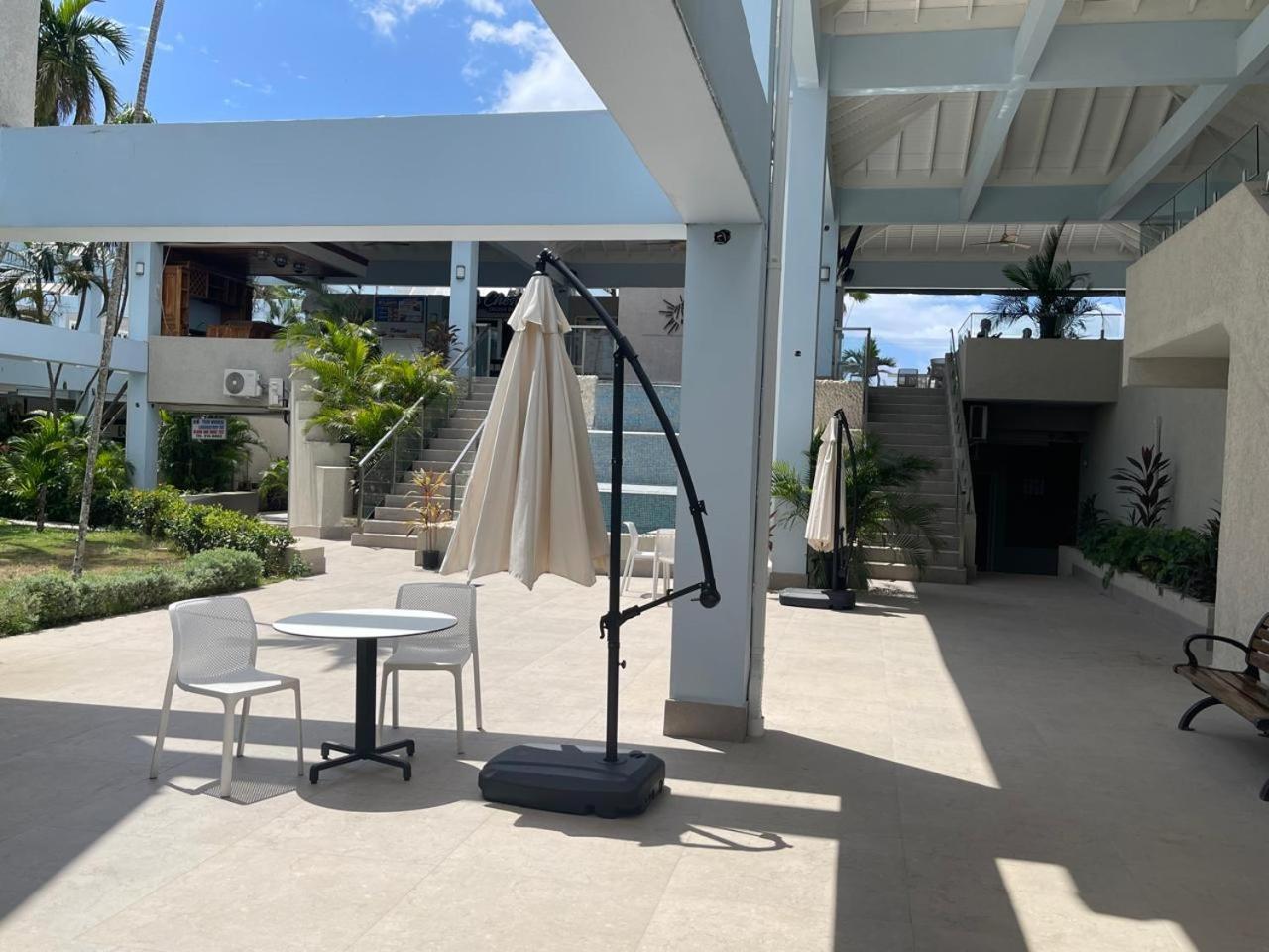 Oceanfront Condo W/ Free Parking + High Speed Wifi 内格里尔 外观 照片