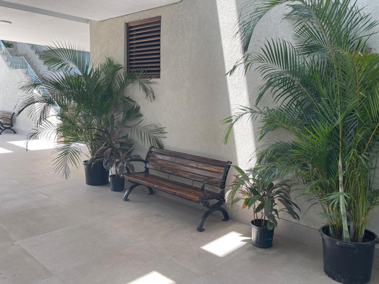 Oceanfront Condo W/ Free Parking + High Speed Wifi 内格里尔 外观 照片